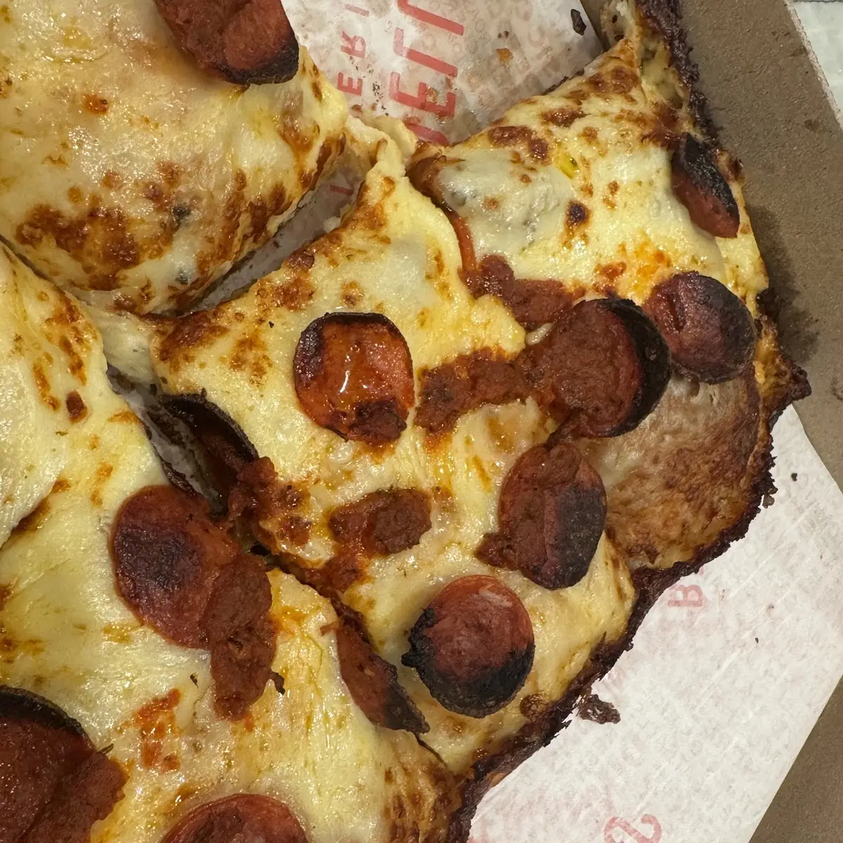 Detroit Pizza Peperoni