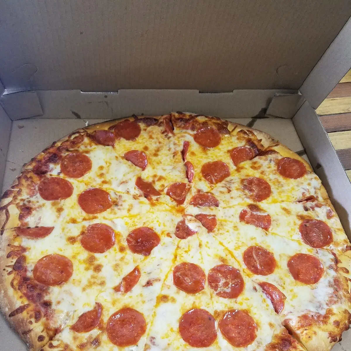 Medium Pepperoni Pizza