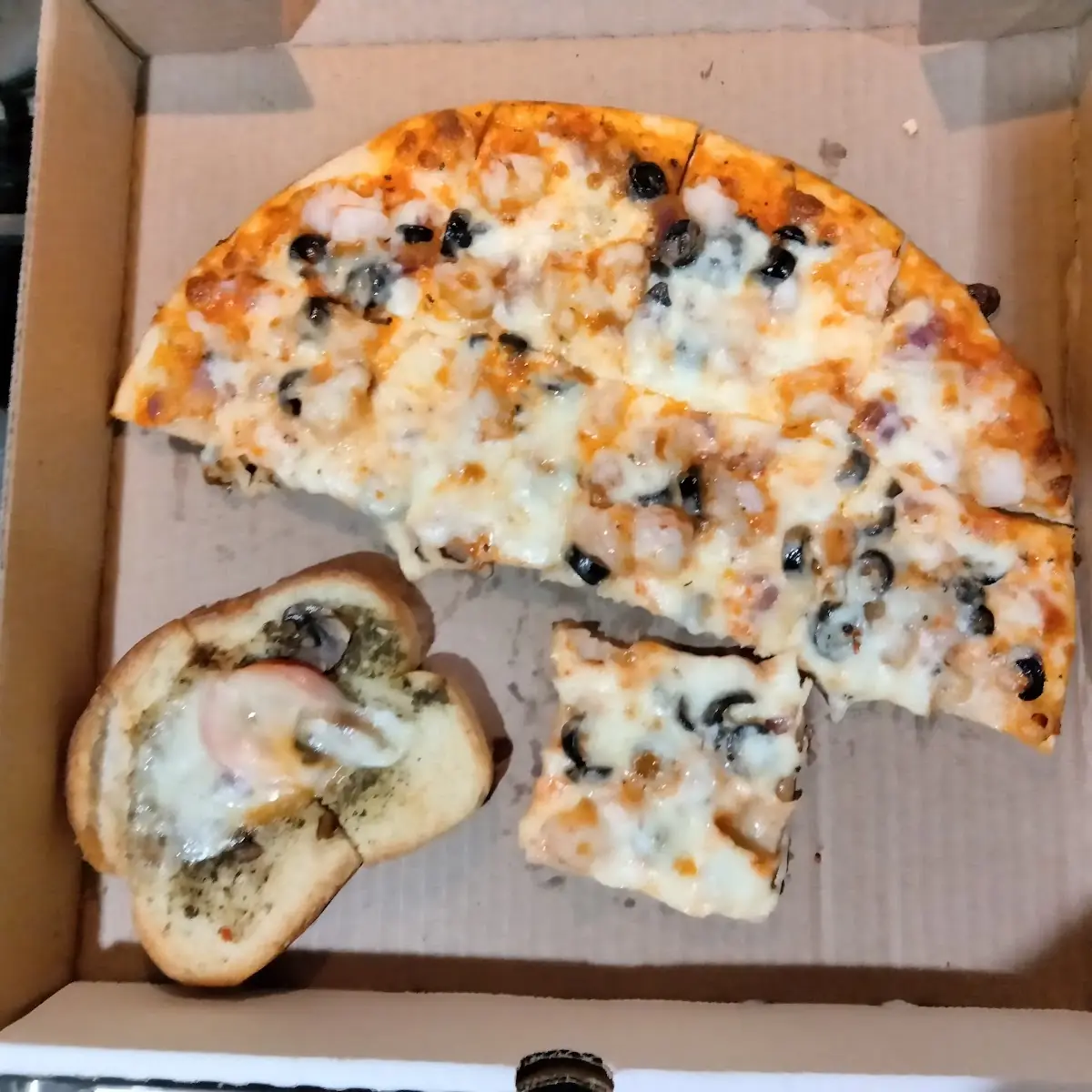 Bruschetta & Hamburger Mushroom Pizza