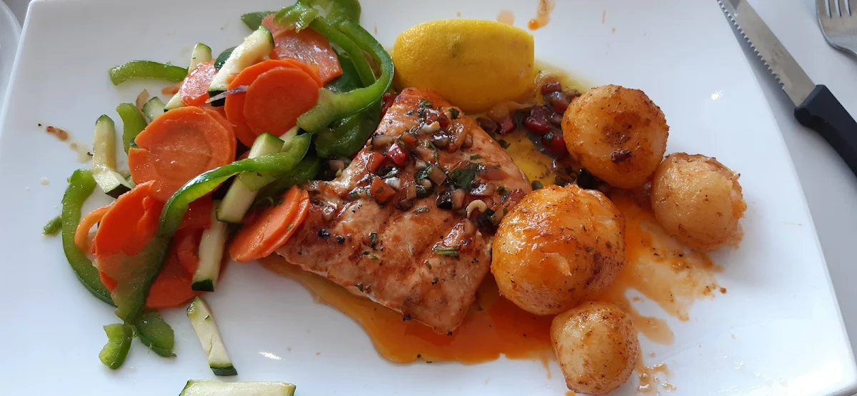 Grilled Salmon with Sauce