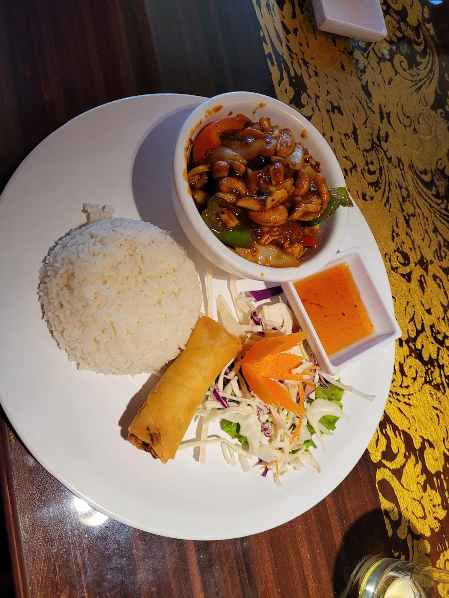 Cashew Chicken, Cha Baa Thai Restaurant (Bedford)