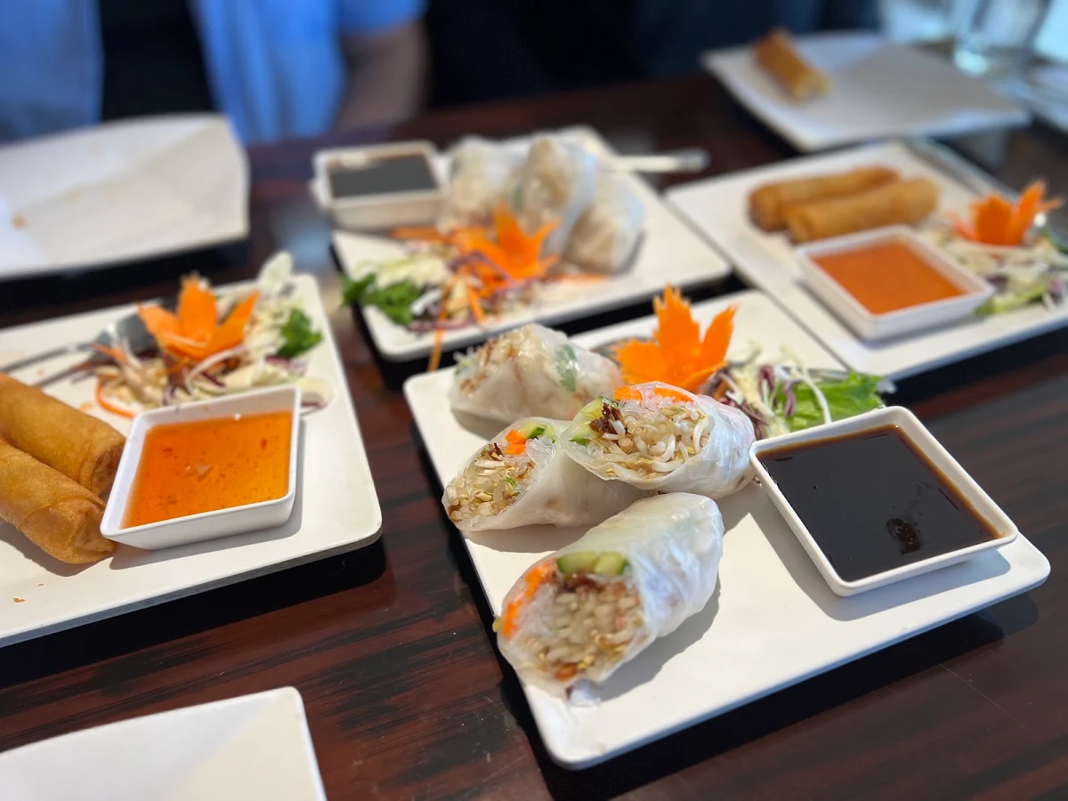 Fresh Spring Rolls (2 Rolls)