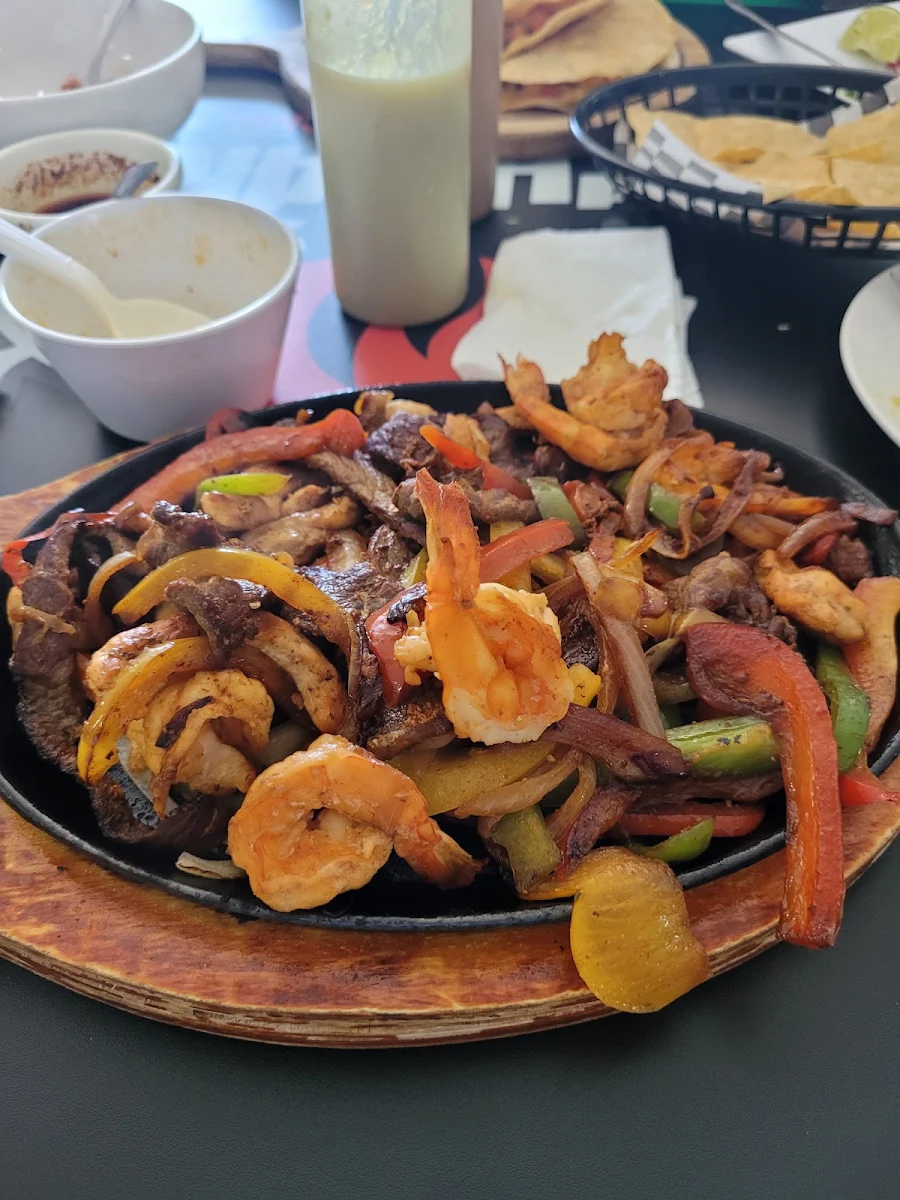 Fajitas Mixtas Con Res Y Pollo