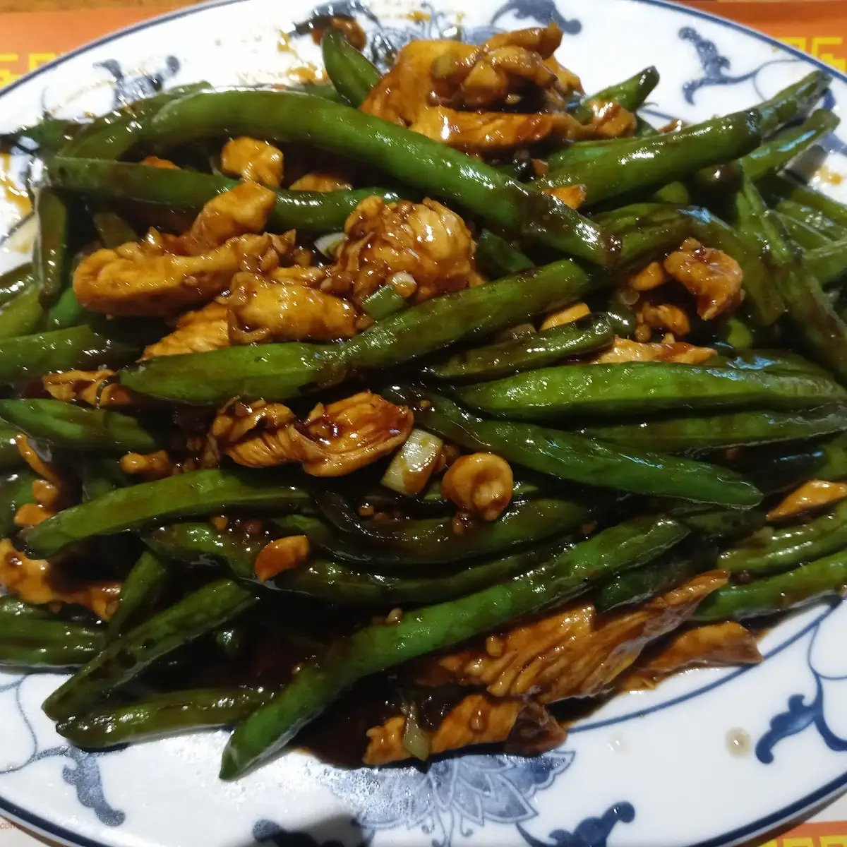 Garlic Chicken in Mild Sauce with String Beans