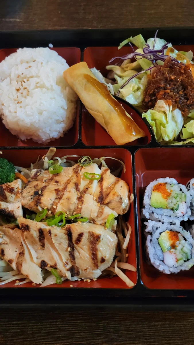 DB04.  SPICY CHICKEN BENTO