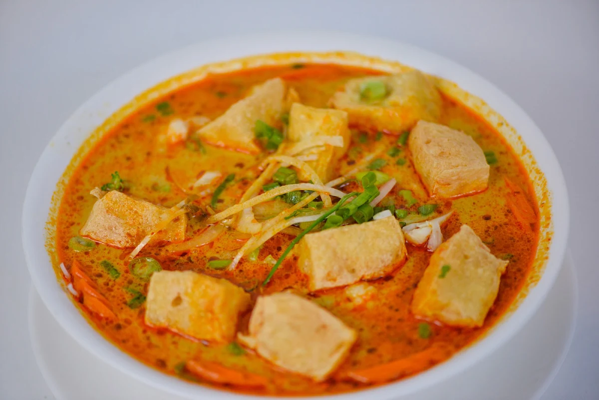 Curry Vermicelli Noodle Soup with Tofu & Vegetables Bún Cari Đậu Hủ VÀ Rau Cải, Saigon D’Arcy Vietnamese Kitchen