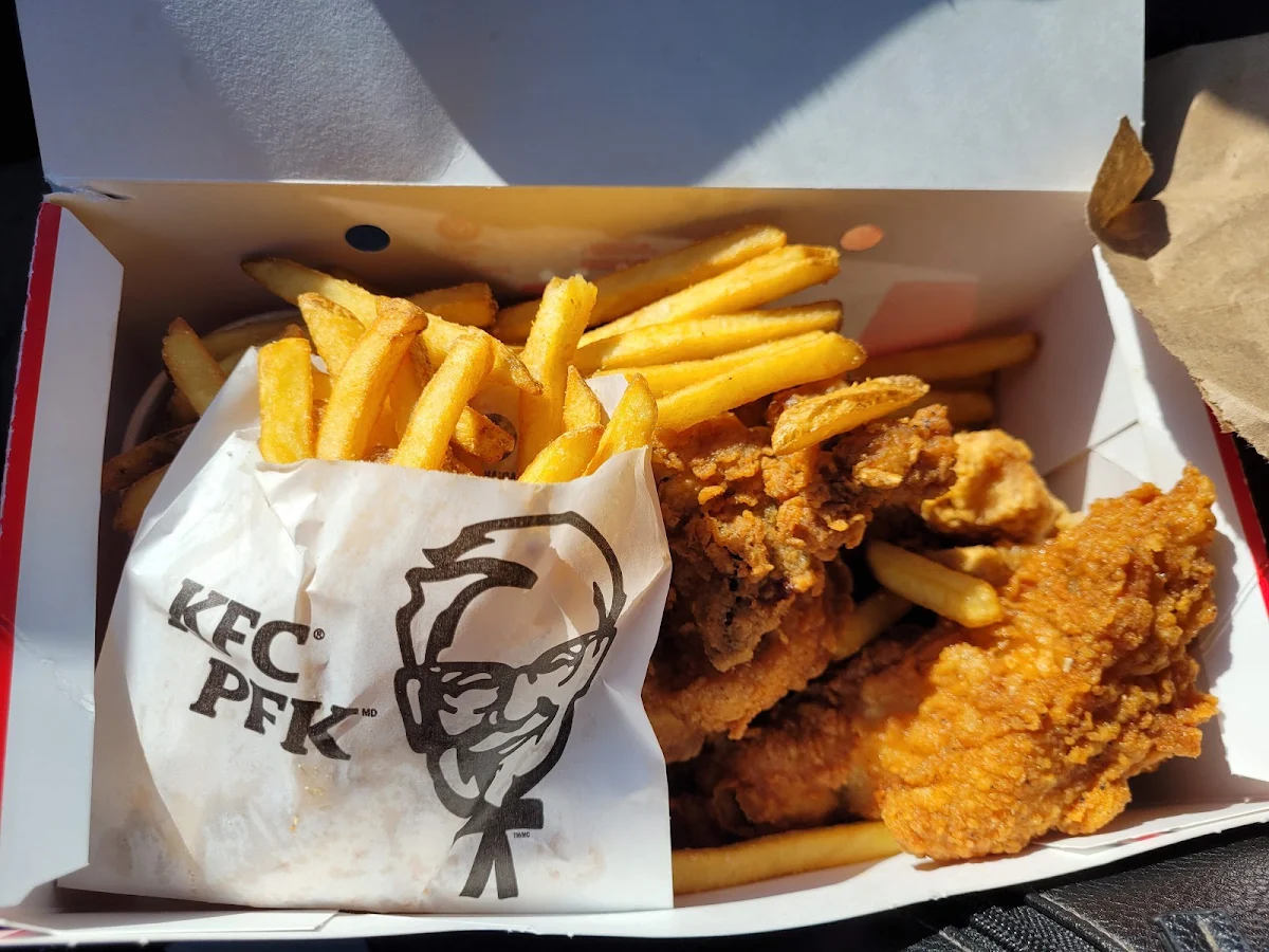 3 Morceaux De Poulet, PFK