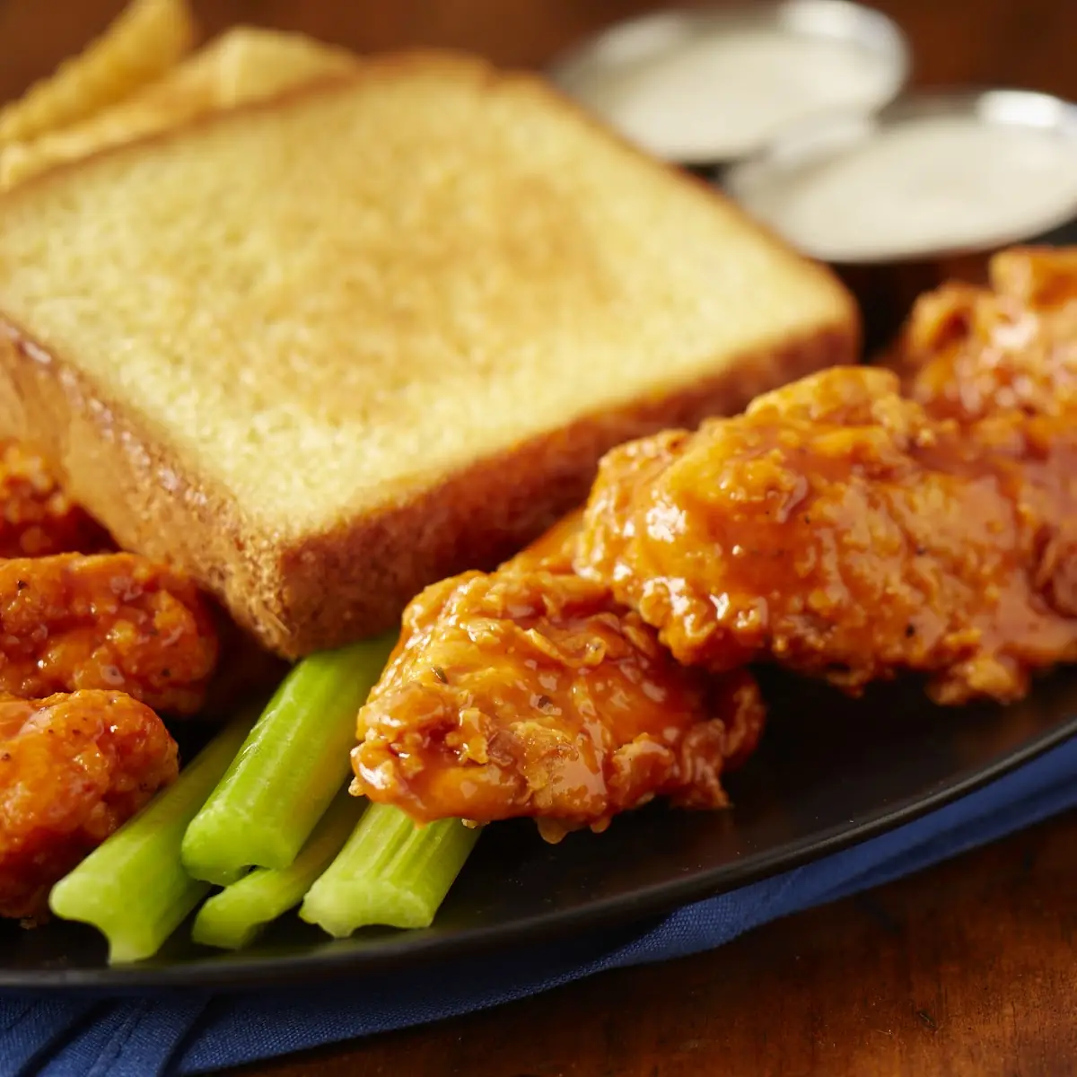 Boneless Wings Zax Packz with Tater Chips