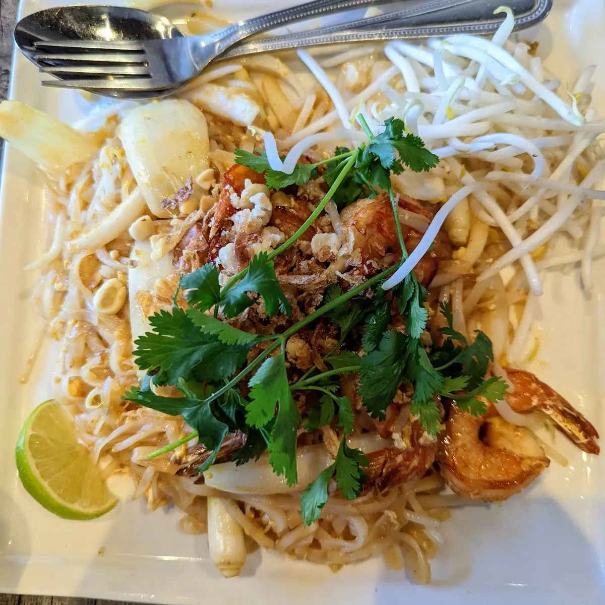 Pad Thai with Shrimp Pad Thai Tom