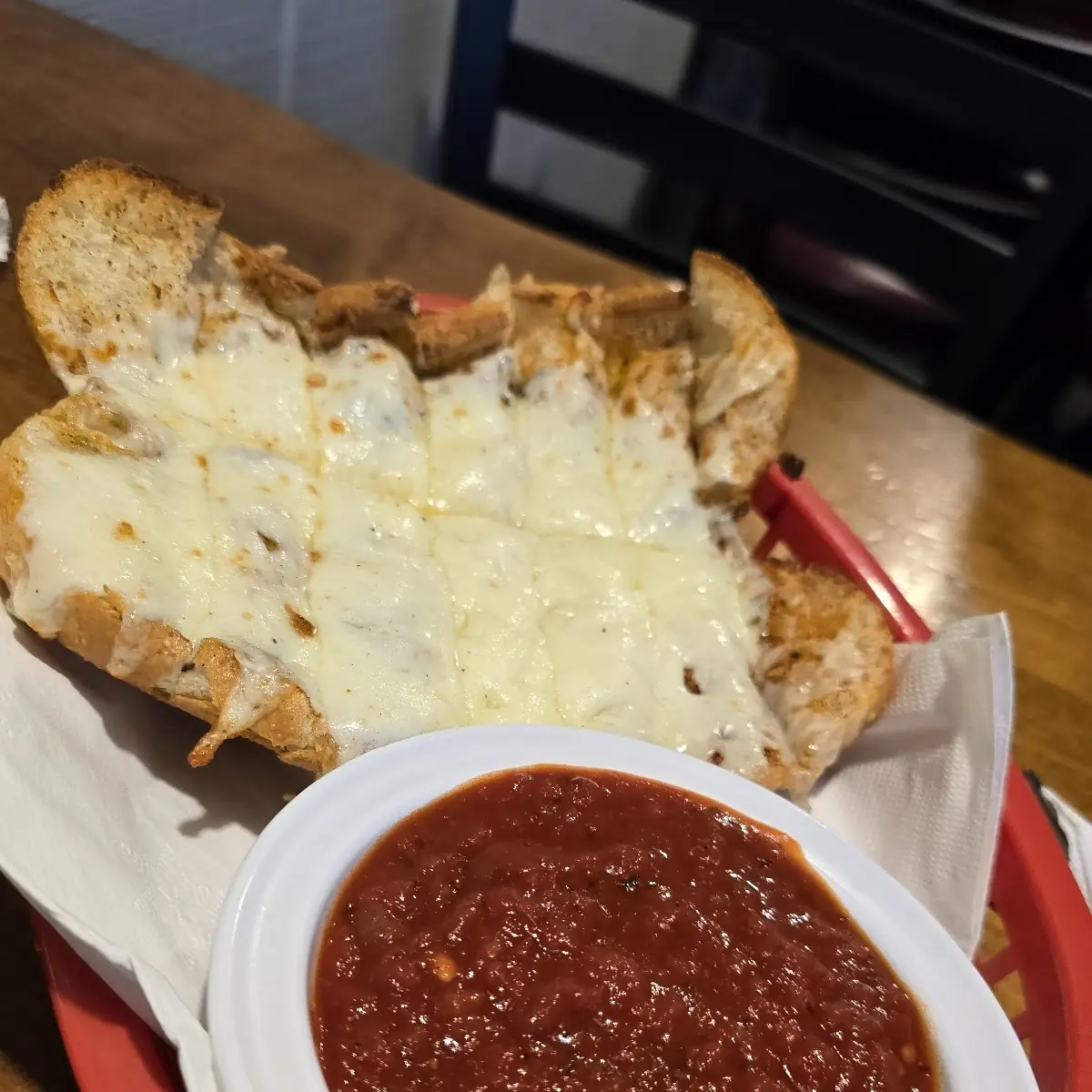 Chessy Garlic Cheese Bread