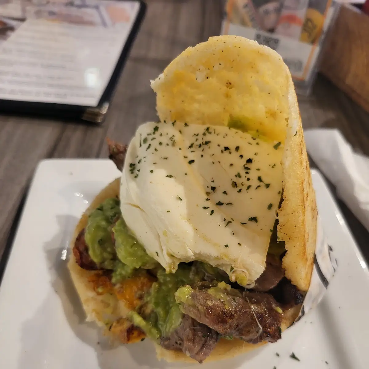 Arepa Parrillada Mixta