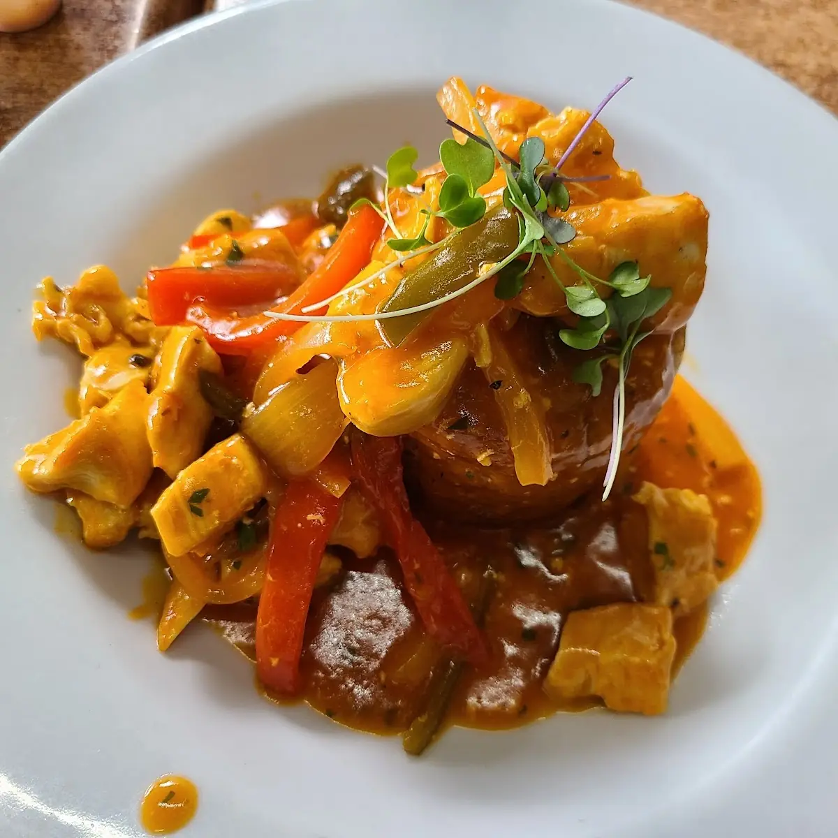 Pollo a La Criolla Con Trifongo