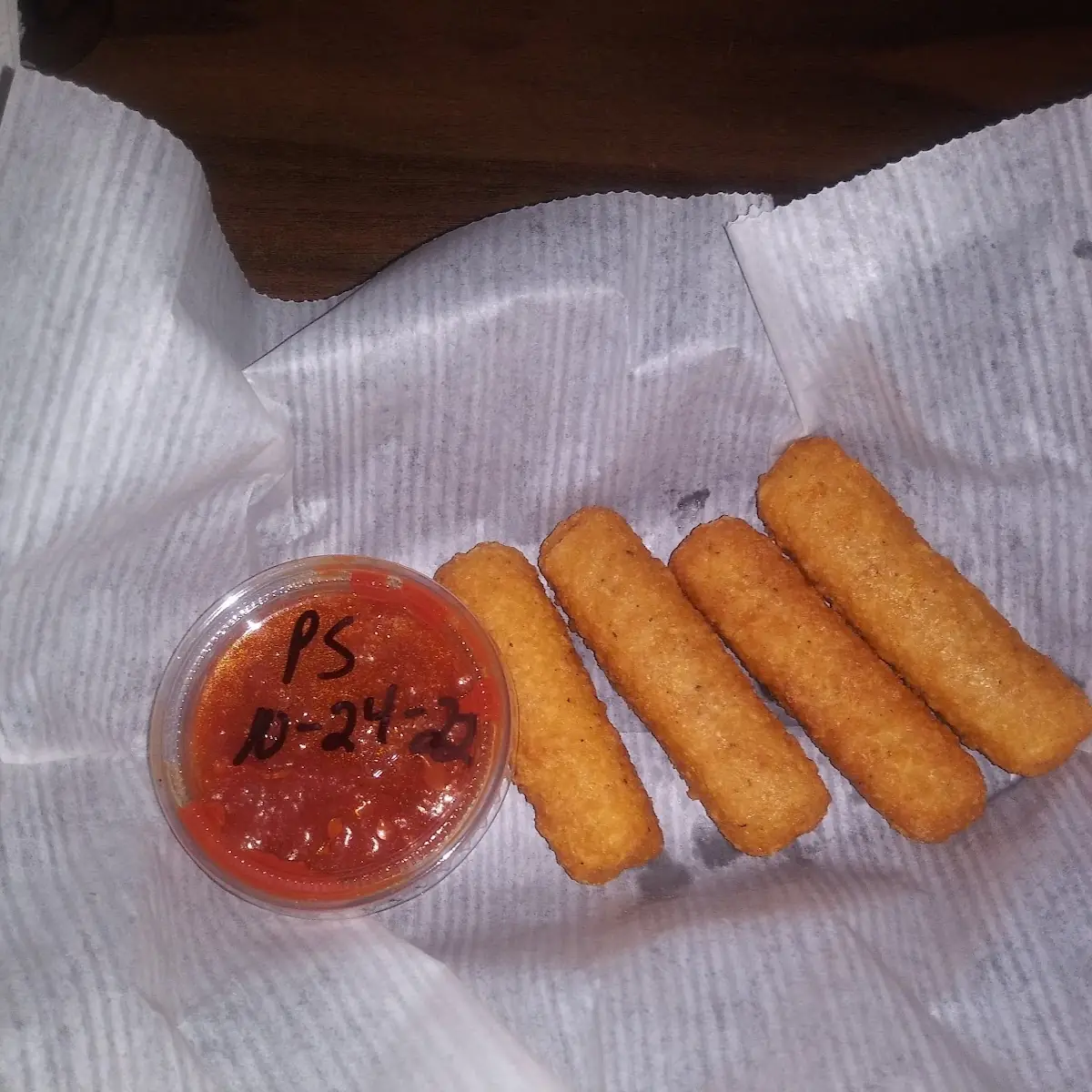 Mozzarella Cheese Sticks 4 w Sauce