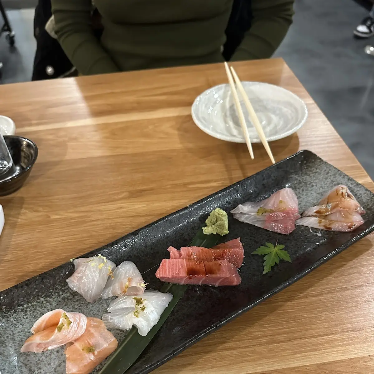 Salmon sashimi with Tobiko