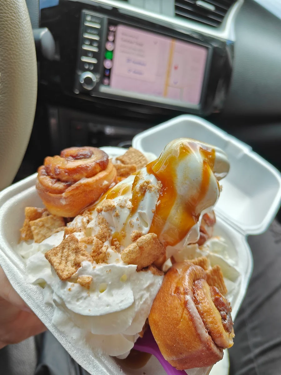 Cinnamon Roll Sundae