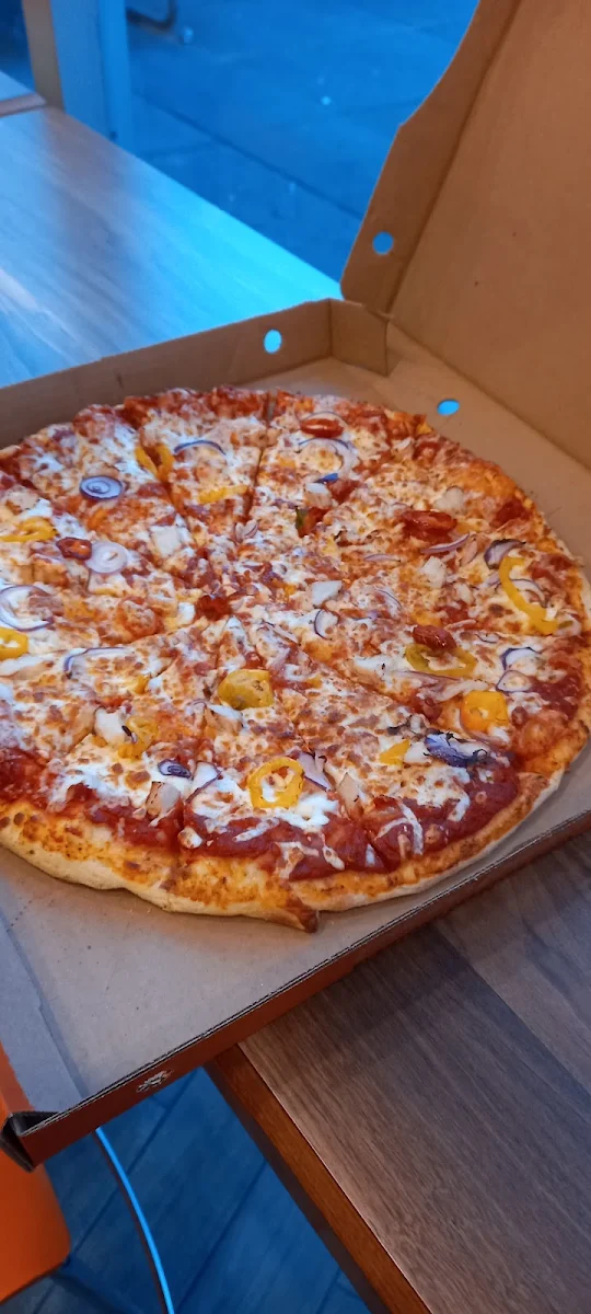 Keto Pepperoni Pizza
