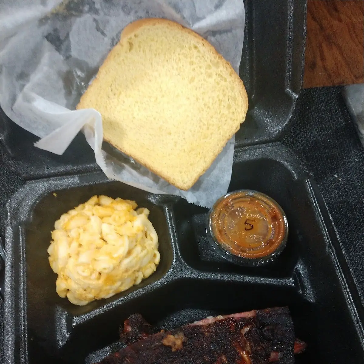 Ribs with Mac and Cheese