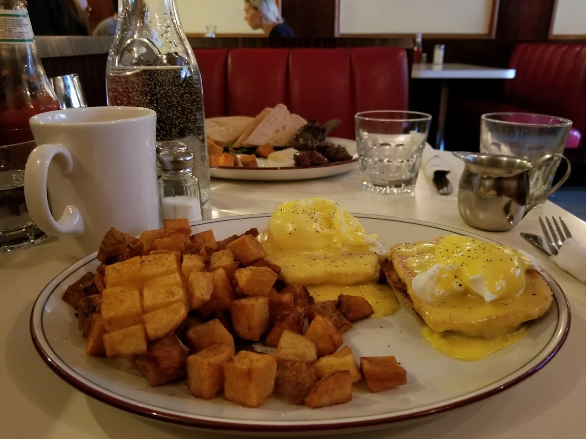 Eggs Benedict, Skyline Restaurant