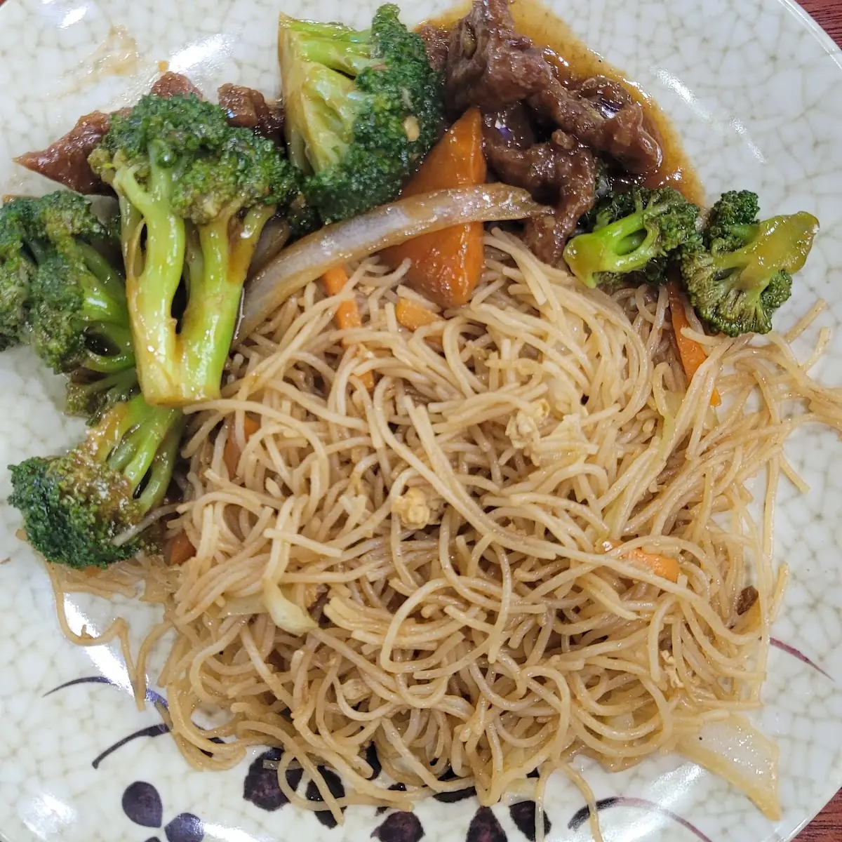 Beef Broccoli with Rice Noodles