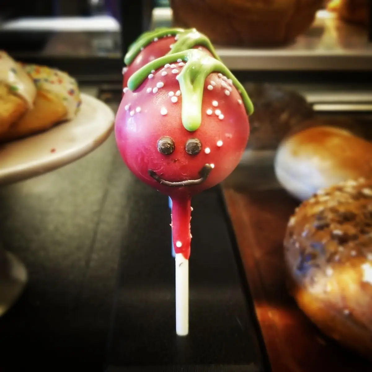 Happy Cake Pop