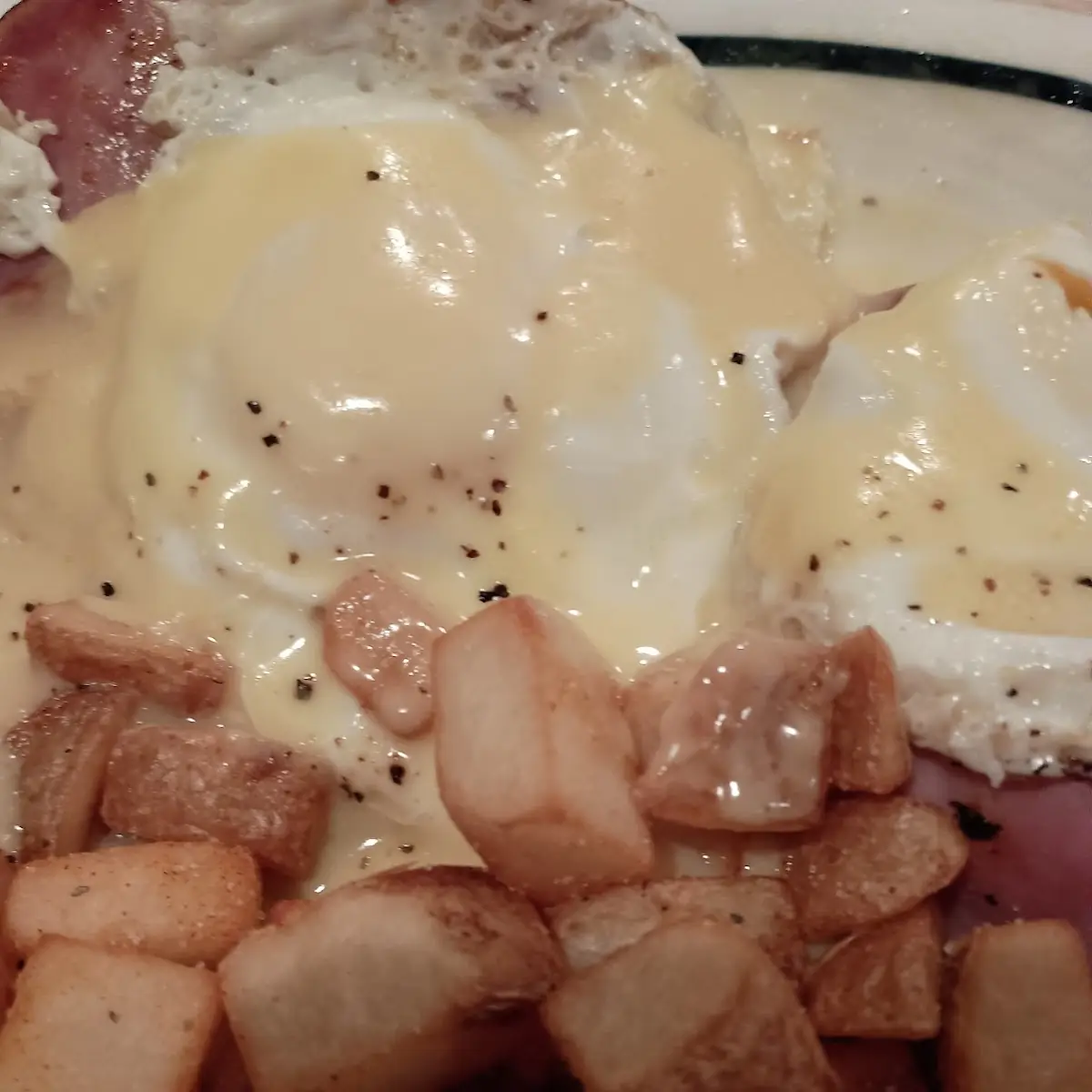 Eggs Benedict with Home Fries