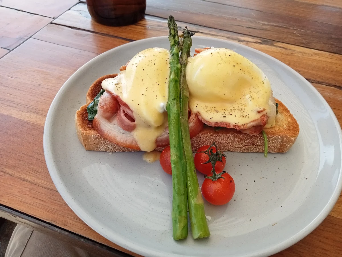 Eggs Benedict with Salmon, Pool Coffee Eatery