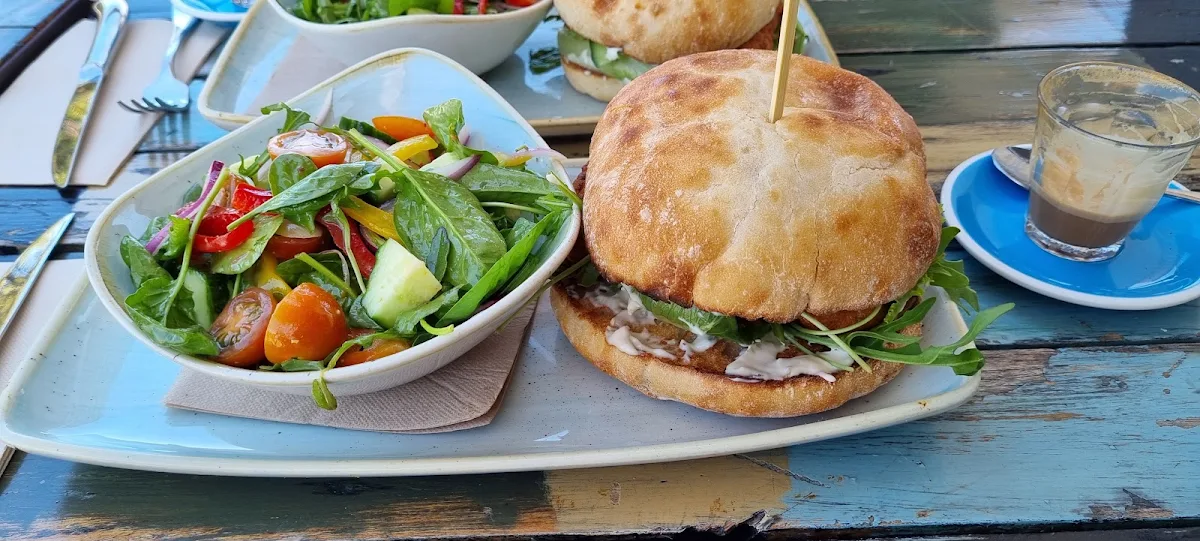 Ocean Burger, Pool Coffee Eatery