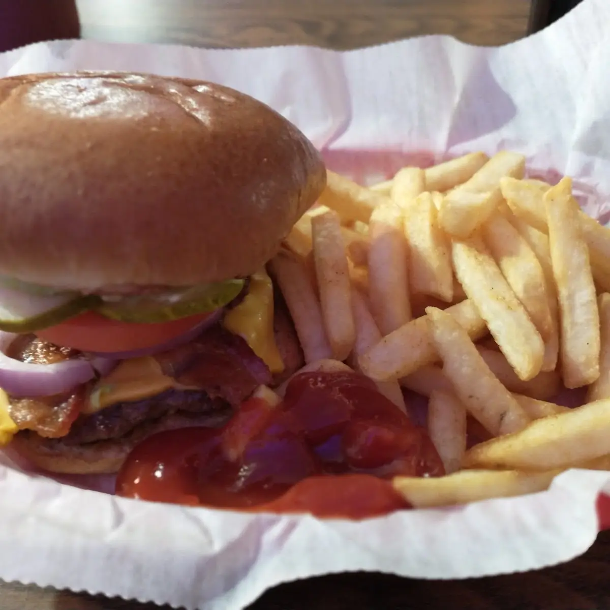 Cheese Burger w Fries