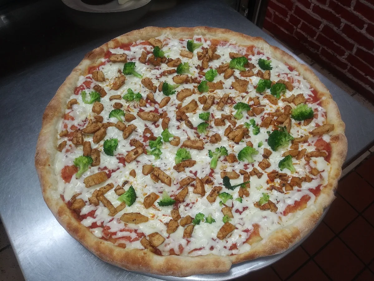 Broccoli Chicken Pizza