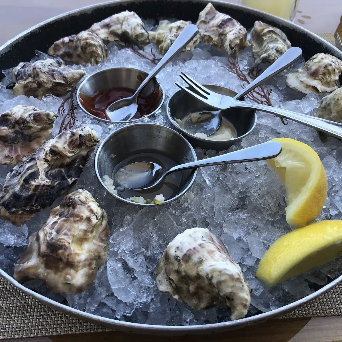 Fresh Oysters on Ice with Lemon