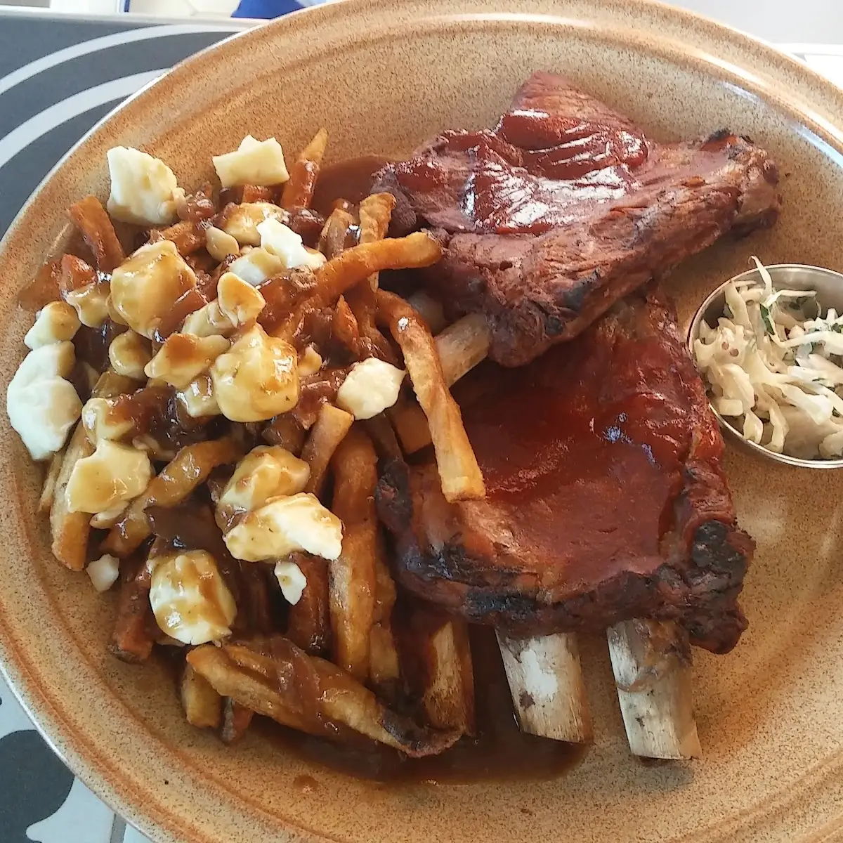 Poutine Sauce, Sutton Brouërie - Microbrasserie & Auberge