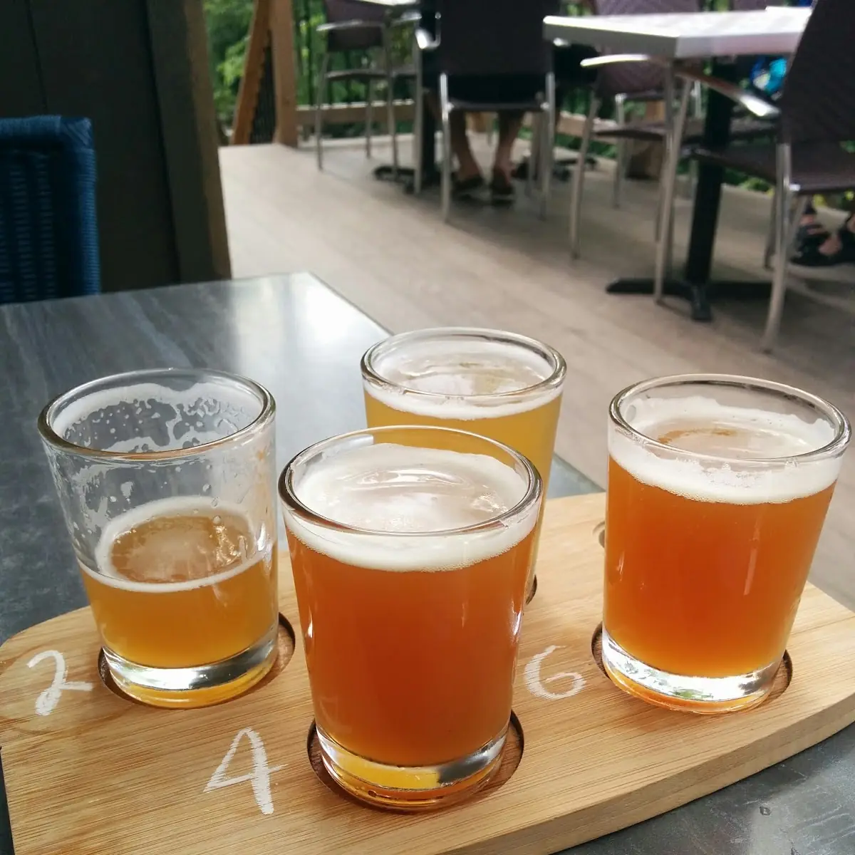 Round of Beer for the Kitchen, Sutton Brouërie - Microbrasserie & Auberge