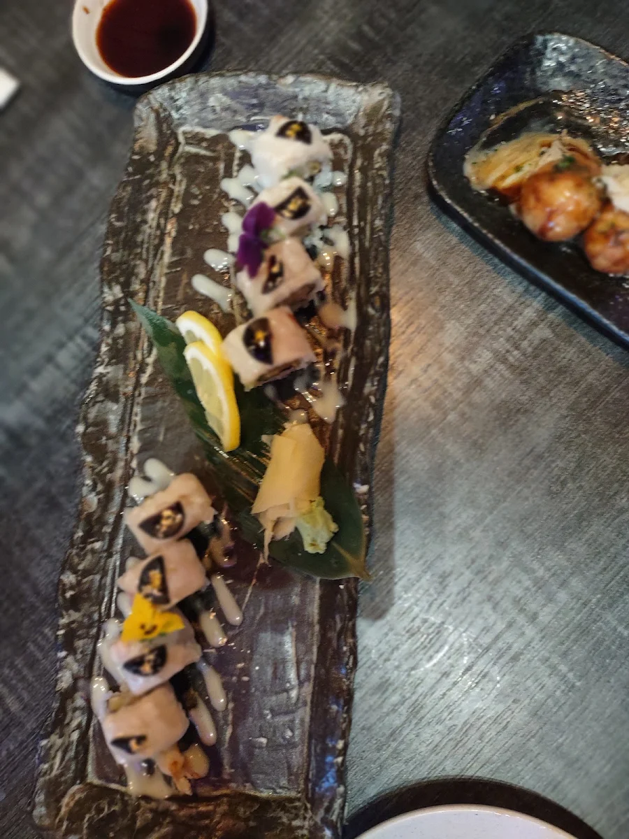 Kuro Garlic Roll