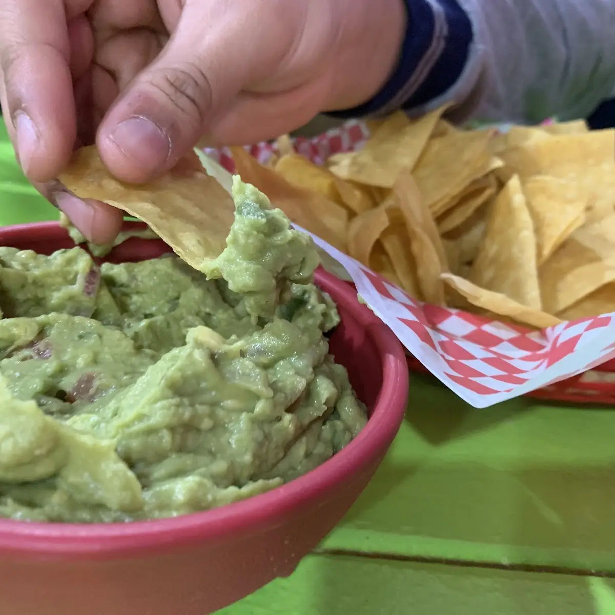 Guacamole 16 Oz with Chips