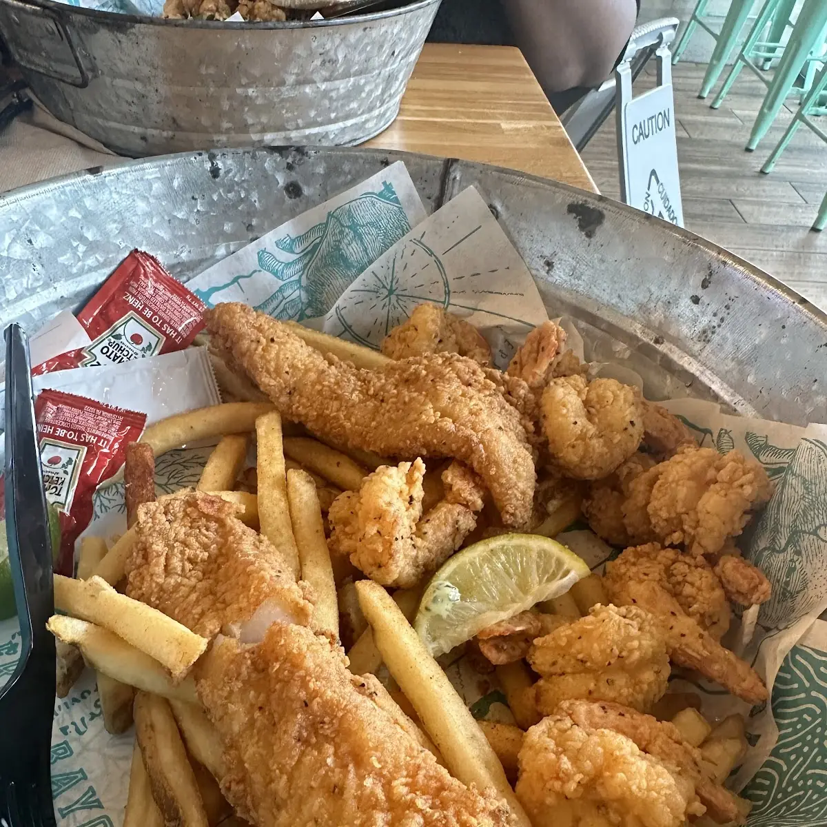 Fried Shrimp Fried Fish Basket 16