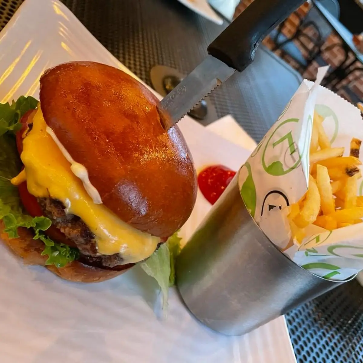 Kids Cheeseburger