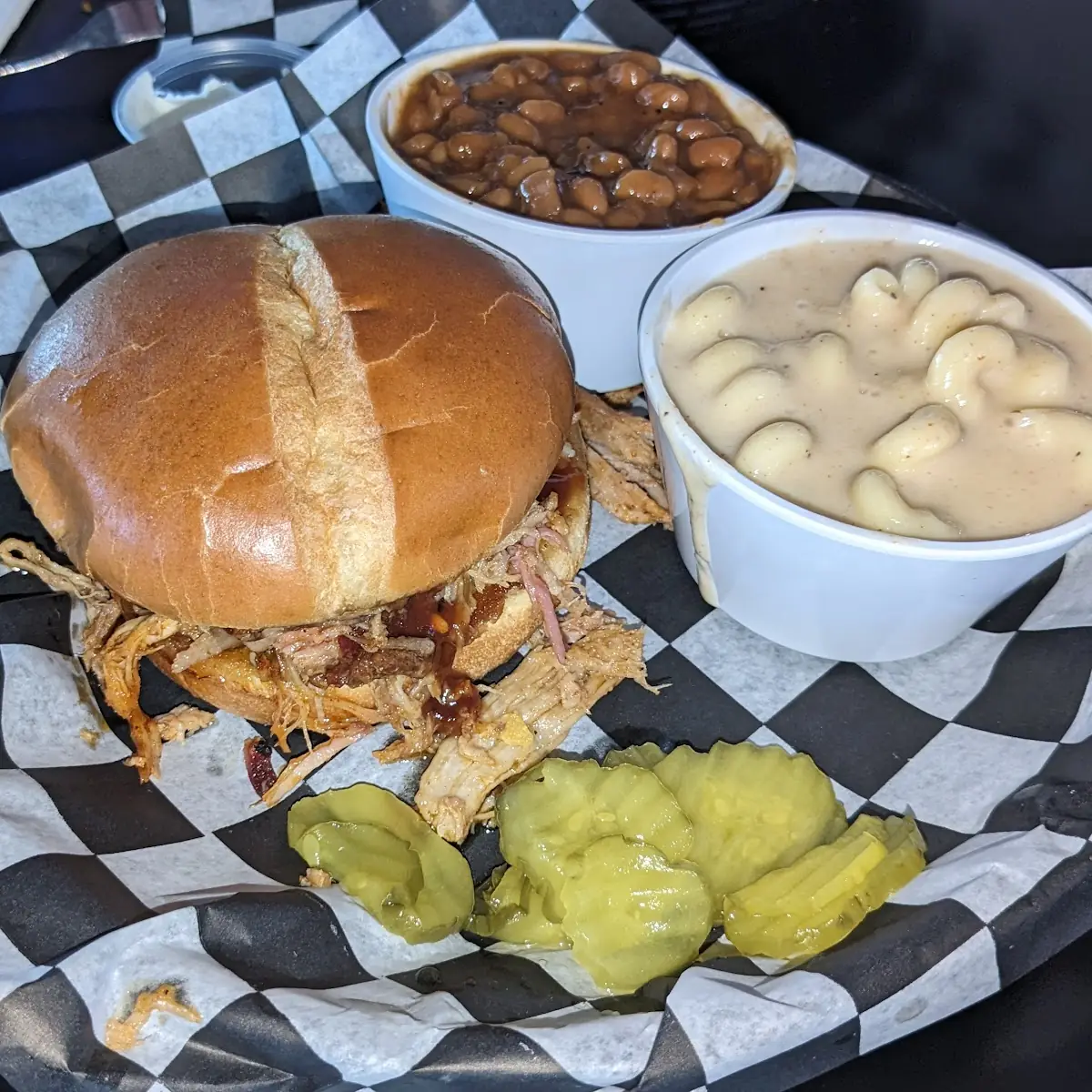 Pulled Pork Sandwich & Smoked Mac & Cheese