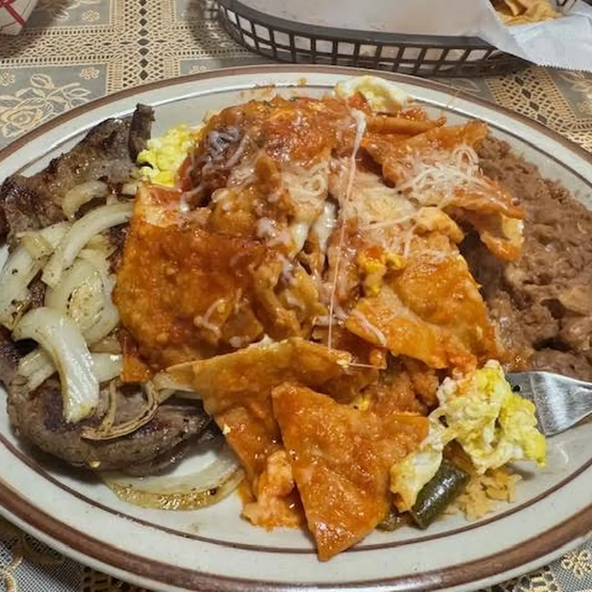 Carne Asada Con Chilaquiles