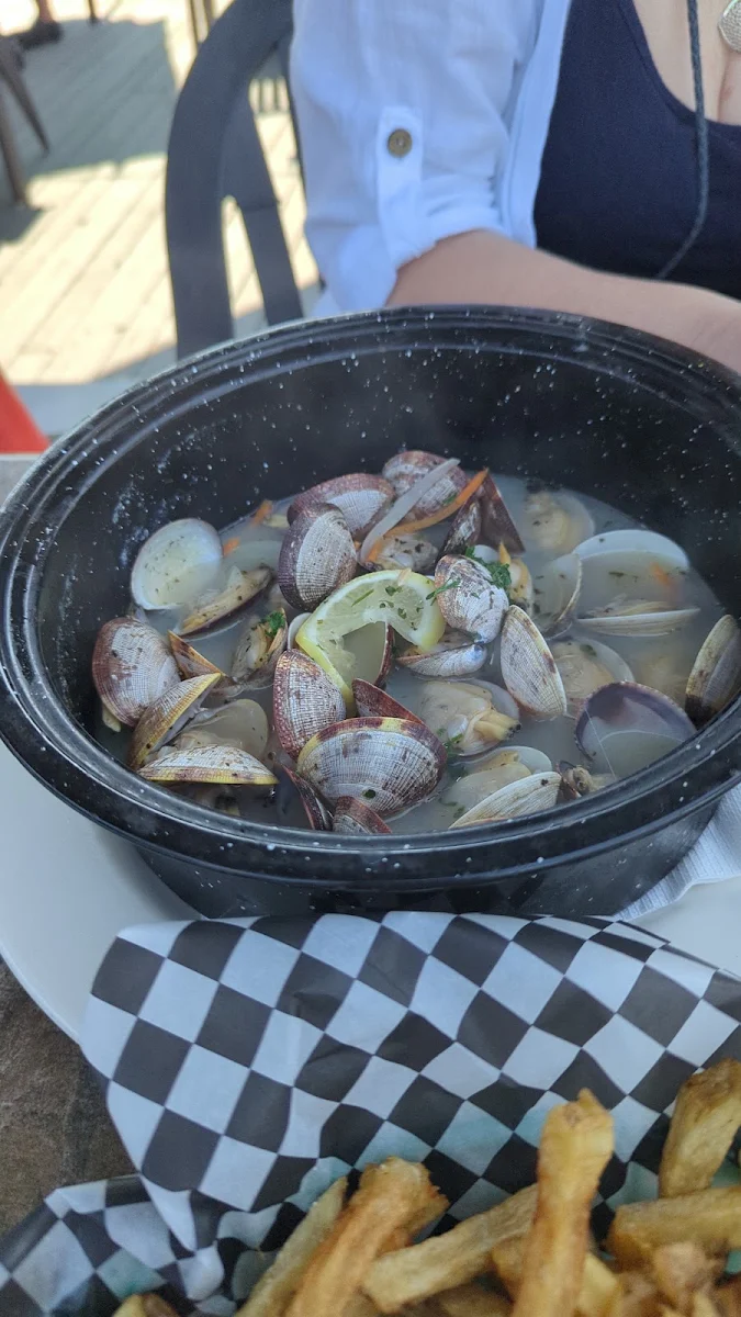 Ladner Express, Sharkey's Seafood Bar & Grille
