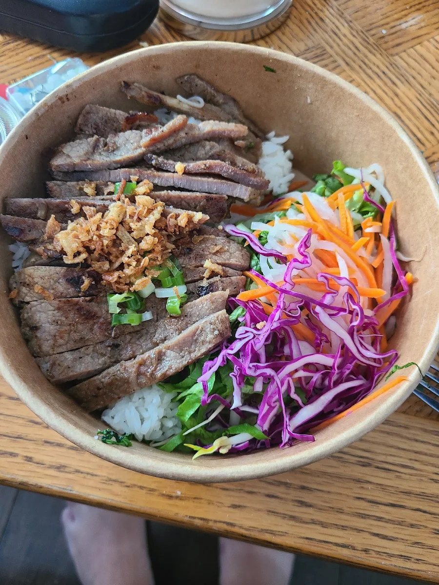 Bowl of Paradise, Vic & CO Cuisine Viêt