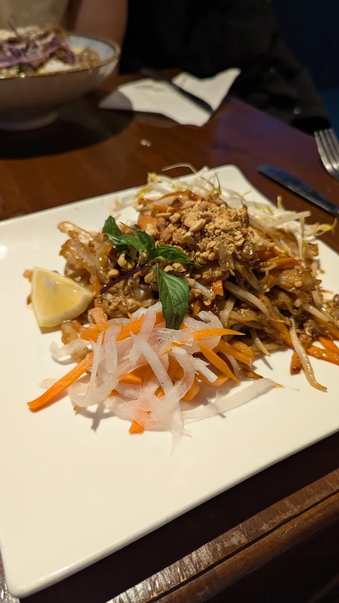 Chicken Pad Thai, Vic & CO Cuisine Viêt