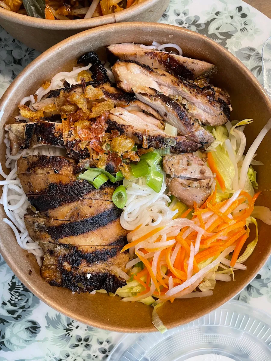 Vermicelli Chicken, Vic & CO Cuisine Viêt