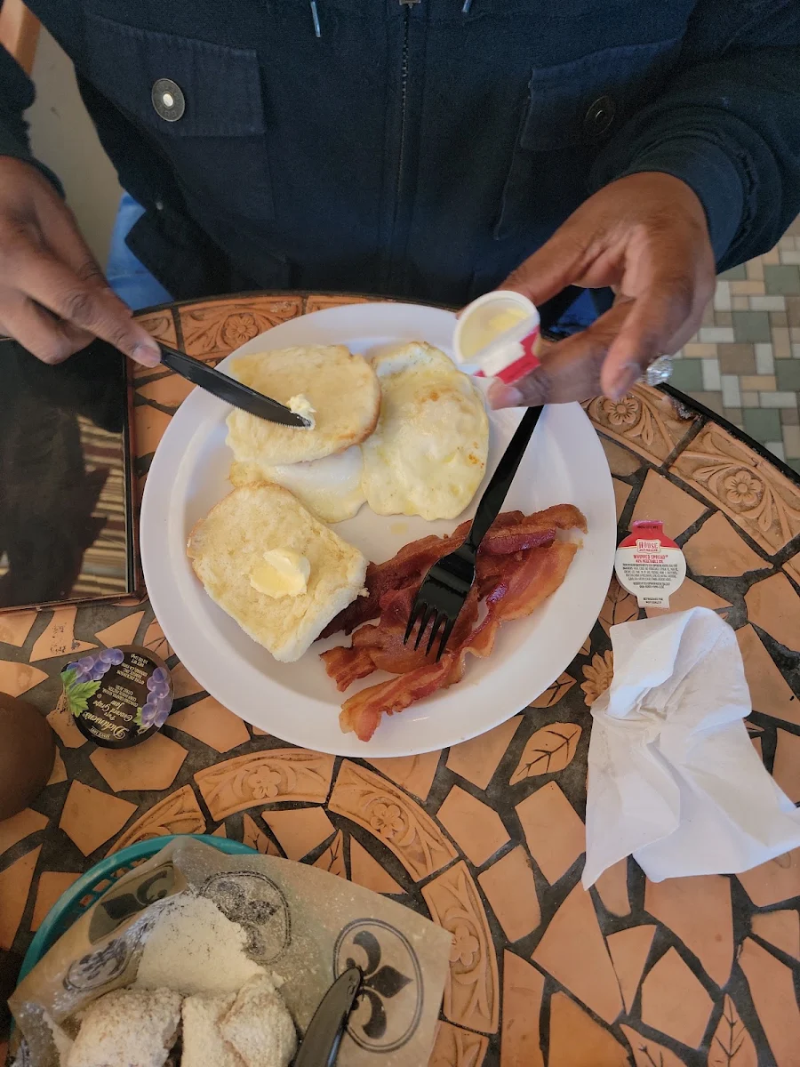 Bacon Egg and Grits