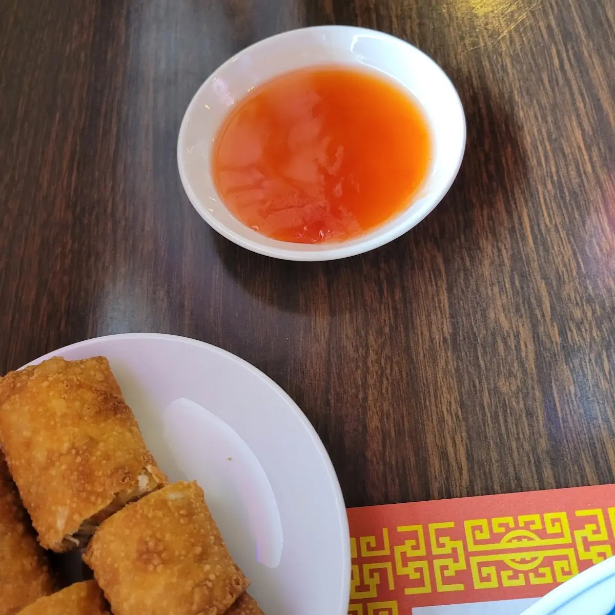 Egg Rolls and Dipping Sauce