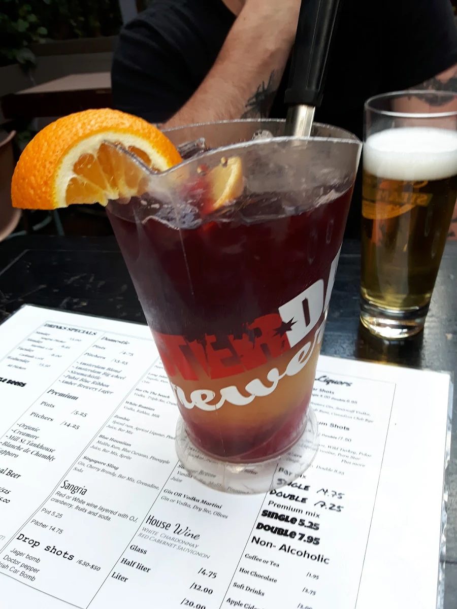 Sangria, The Green Room