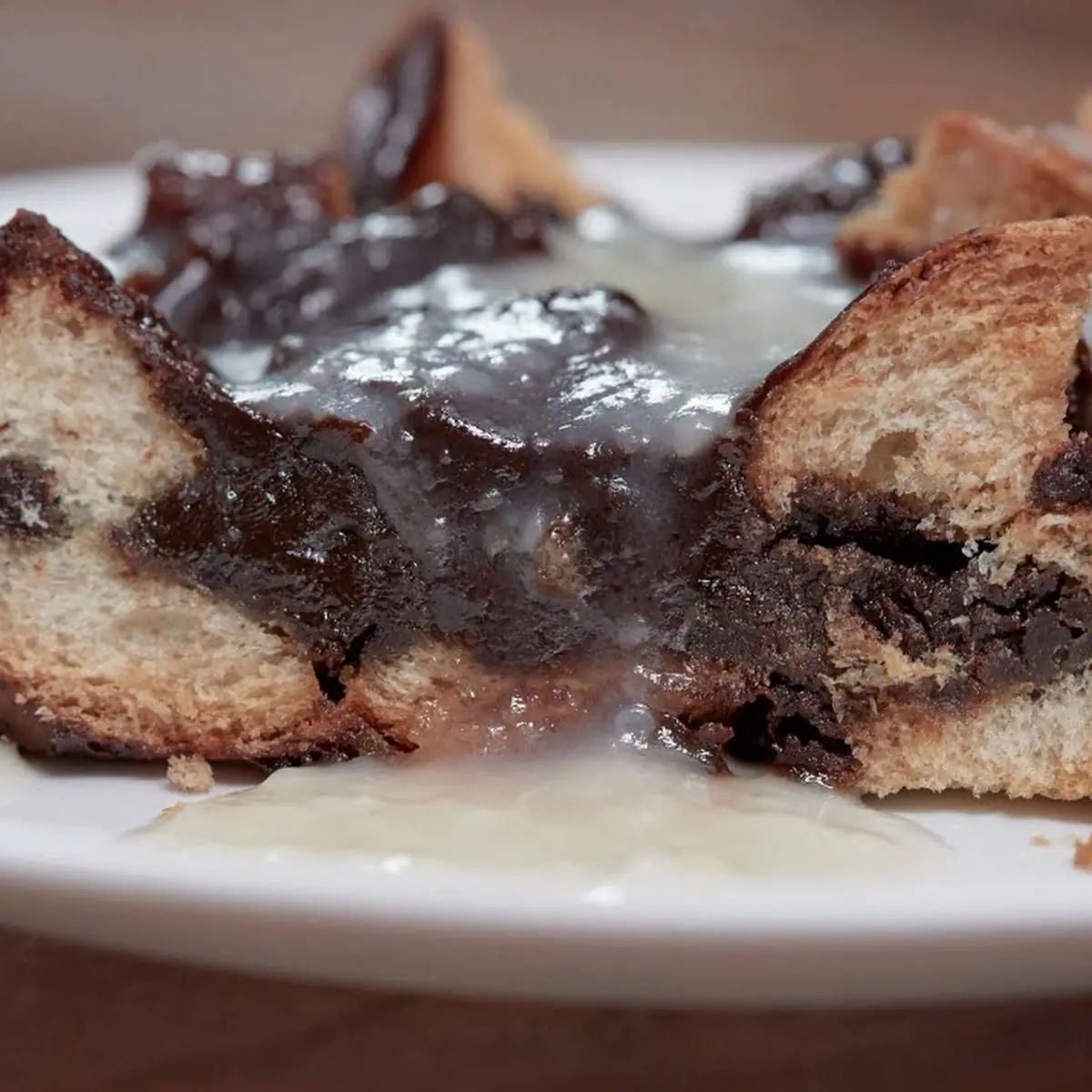 Chocolate Bread Pudding with Whiskey Glazekas