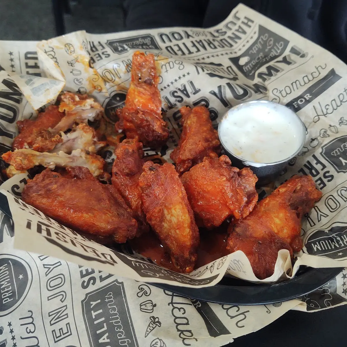 Chicken Wings with Fries