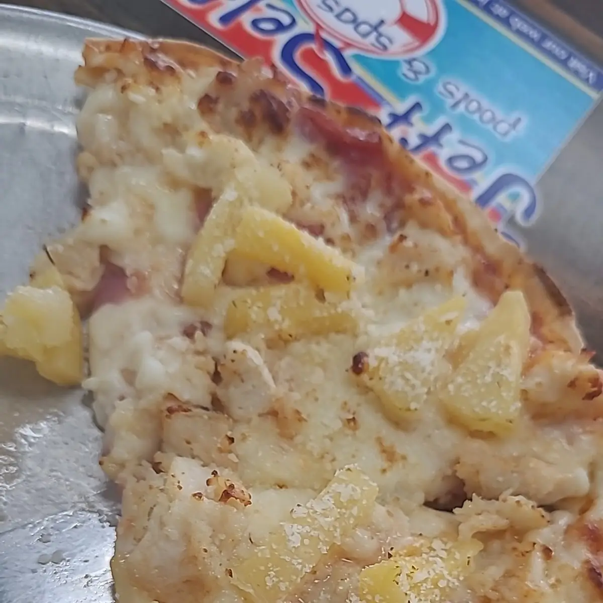 16" Extra Large Garlic Chicken Specialty Pizza
