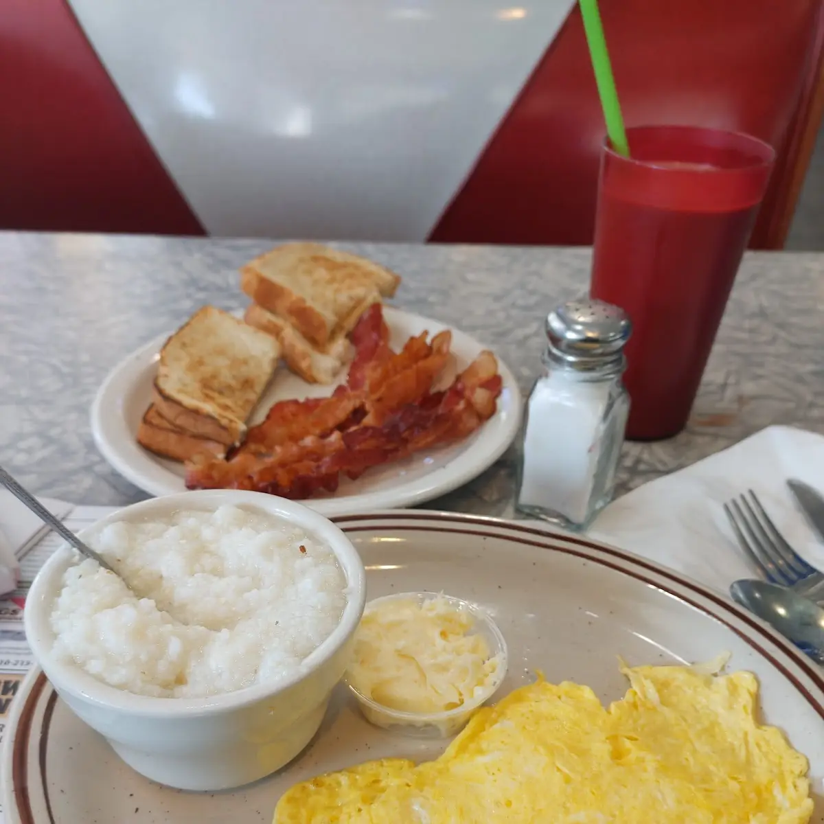 Scrambled Eggs Bacon with Grits