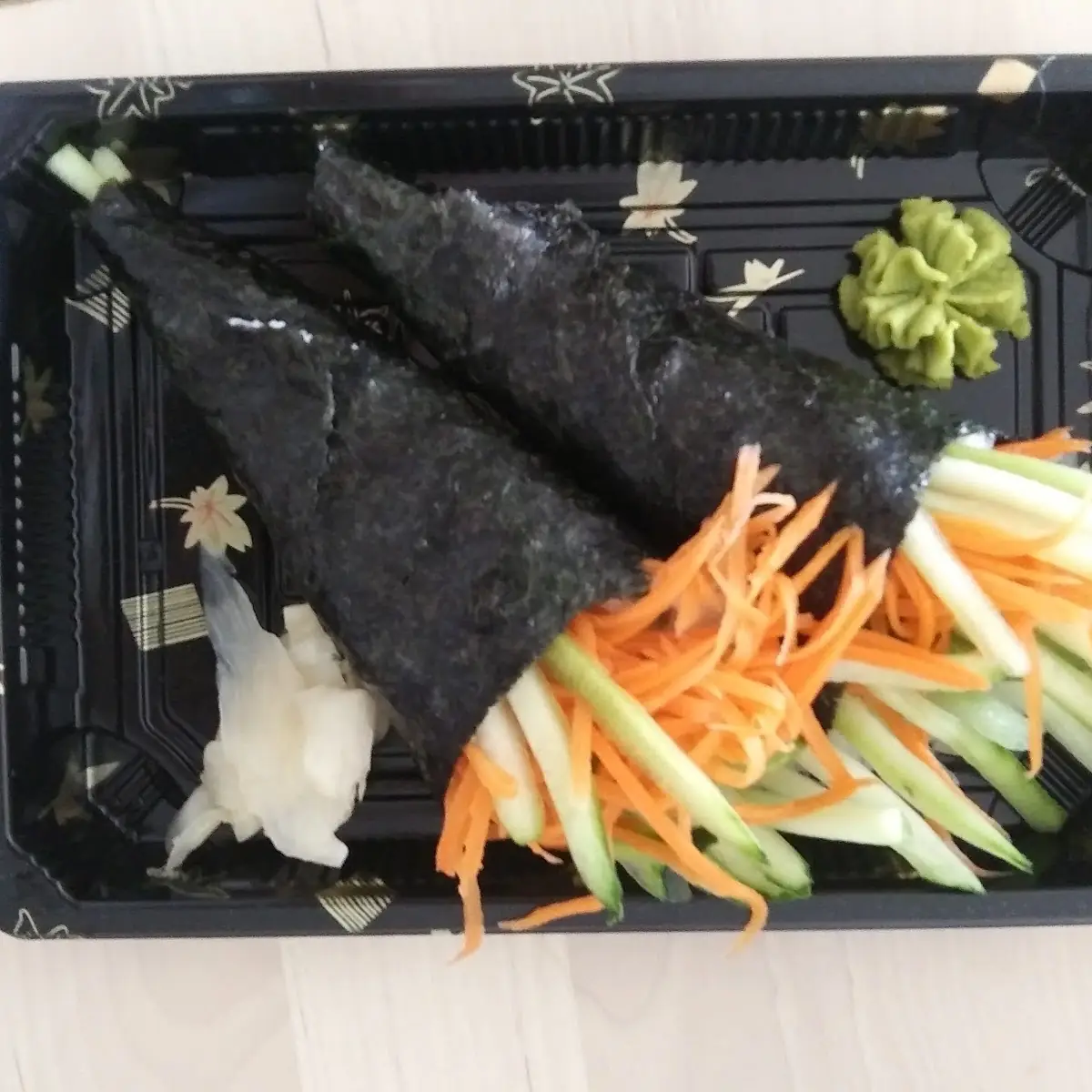 Tuna Hand Roll (2)